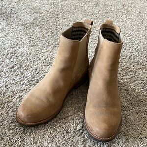 Women’s Ariat boots